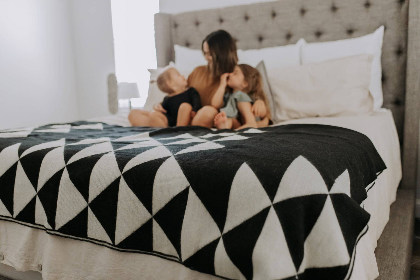 Nevado Blanket - Natural / Black - nobiliving.com
