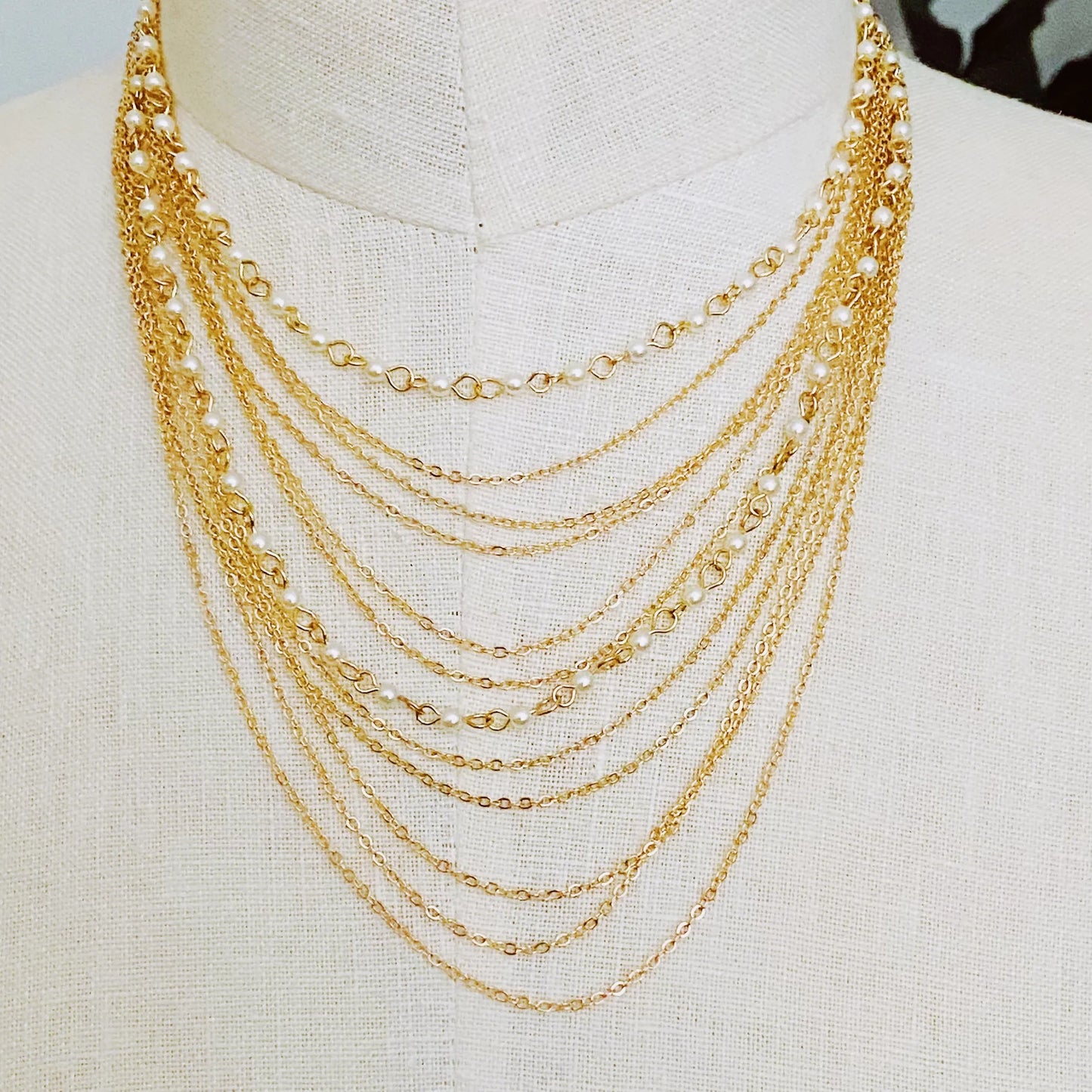 Pearl and Chain Necklace - gold-plated brass and acrylic pearls