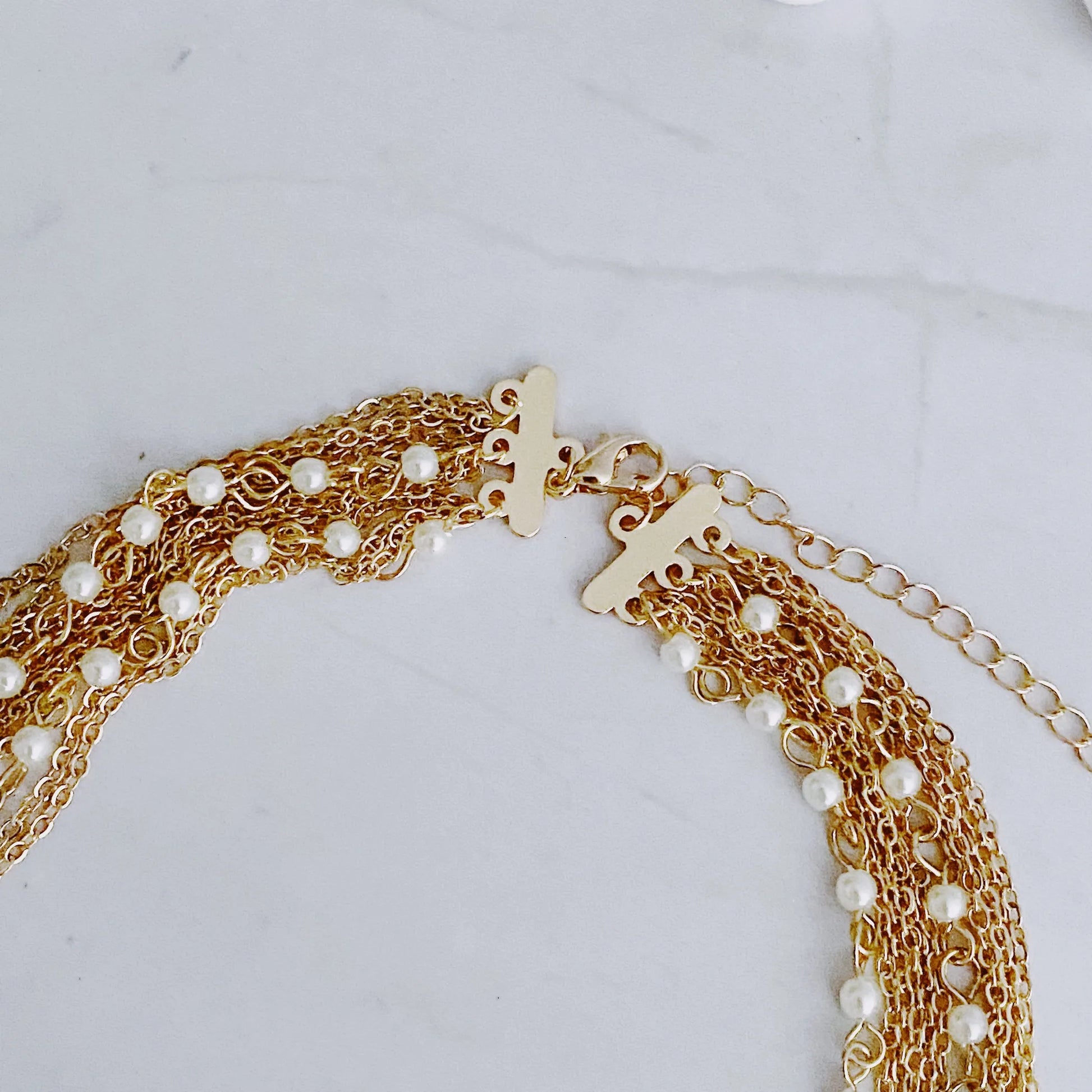 Pearl and Chain Necklace - gold-plated brass and acrylic pearls