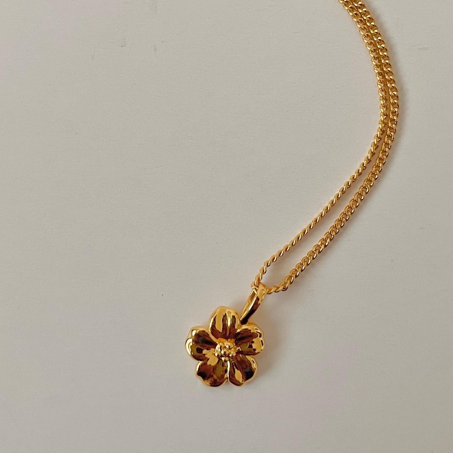 Hibiscus Pendant Necklace - nobiliving.com