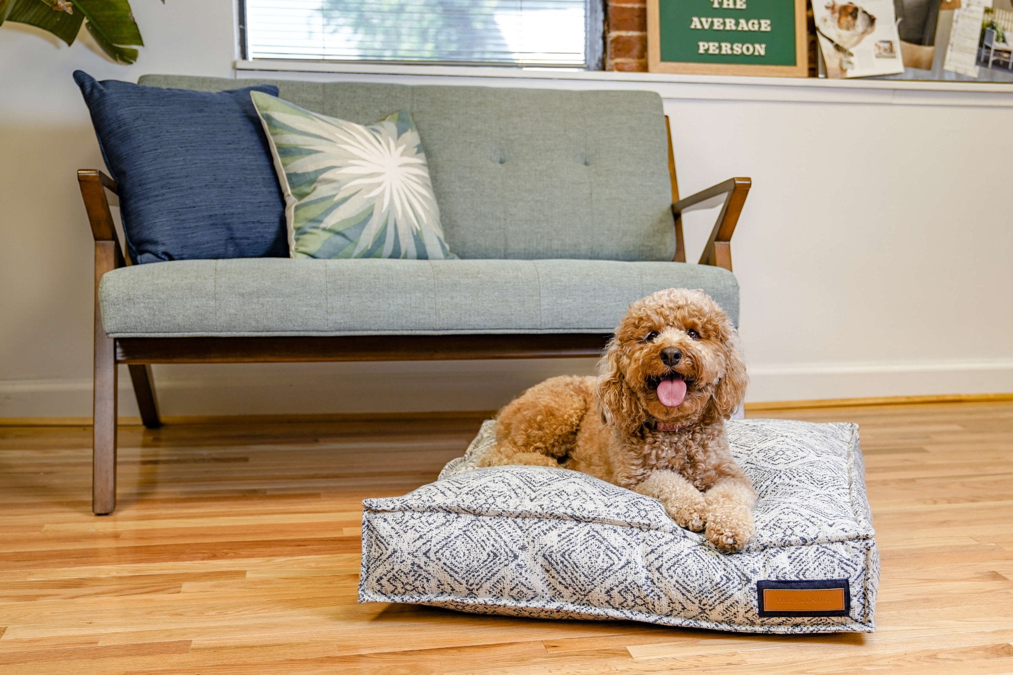 Lounger Pet Bed in Sapphire Spaniel - nobiliving.com