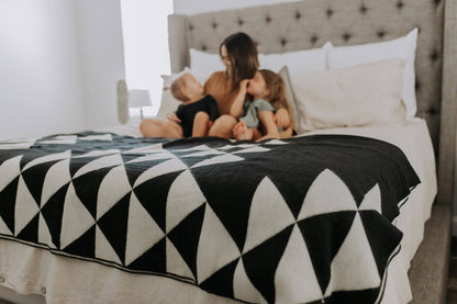 Nevado Blanket - Natural / Black - nobiliving.com