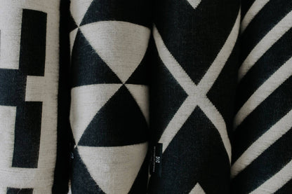 Nevado Blanket - Natural / Black - nobiliving.com