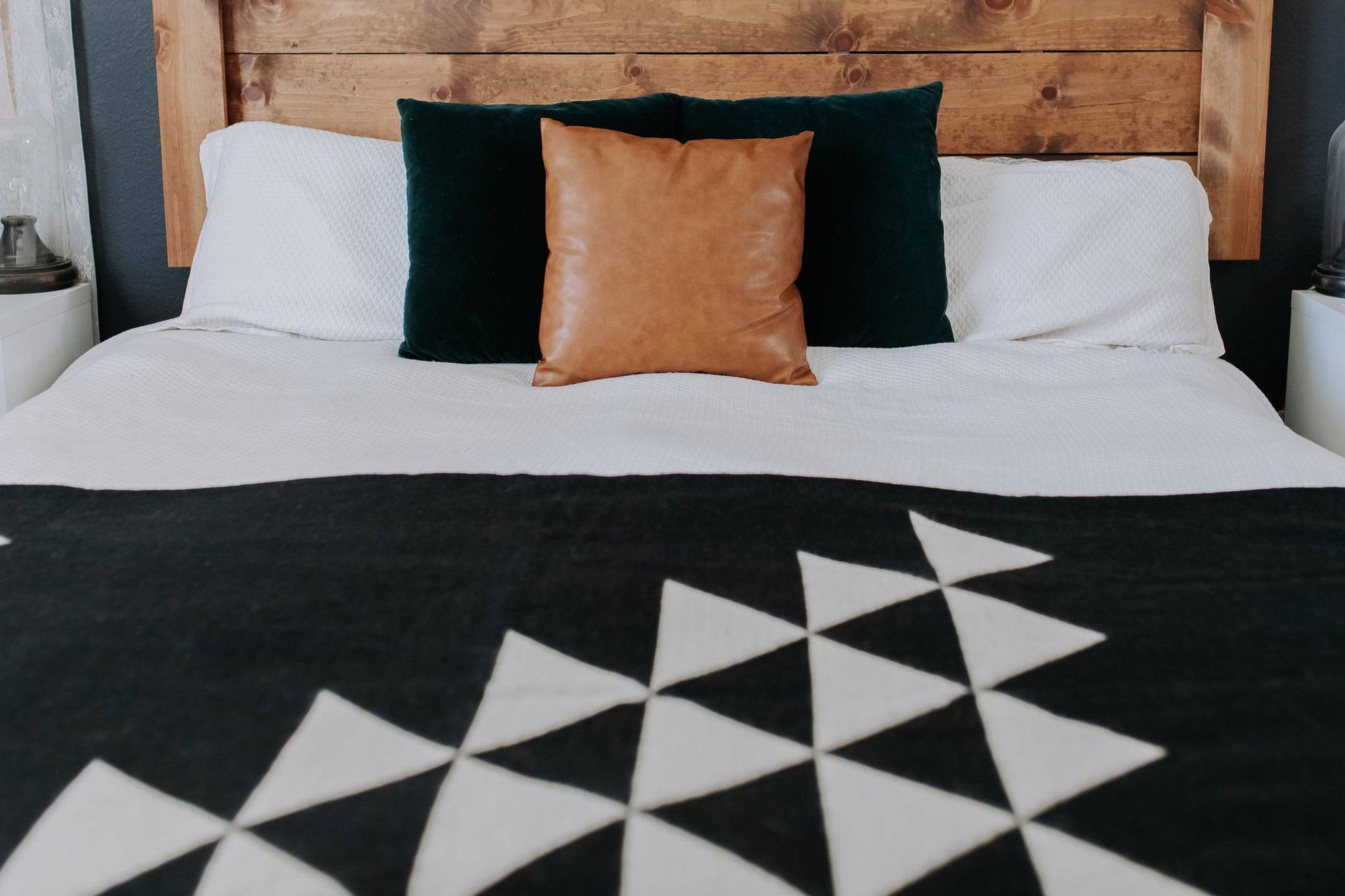 Nevado Blanket - Natural / Black - nobiliving.com
