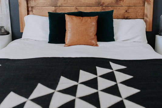 Nevado Blanket - Natural / Black - nobiliving.com