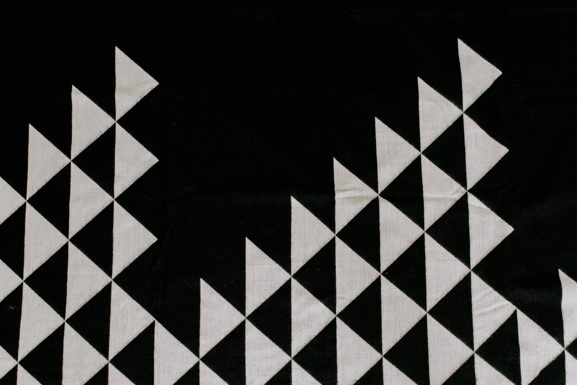 Nevado Blanket - Natural / Black - nobiliving.com