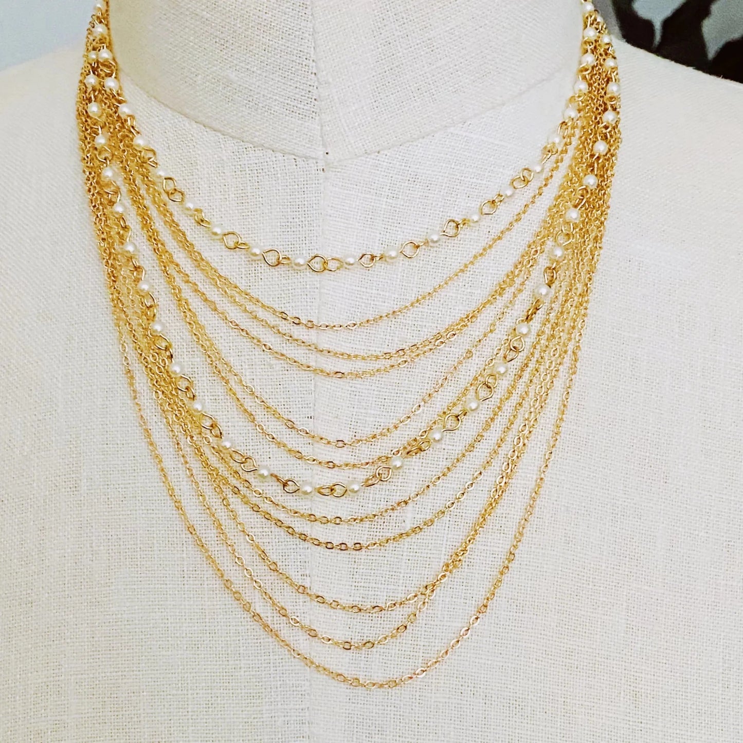 Pearl and Chain Necklace - gold-plated brass and acrylic pearls